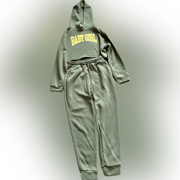 Olive Green Women's Hoodie and Jogger Set l Size Large - Picture 2 of 5